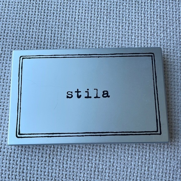 STILA 8 PAN COMPACT with BRUSH BRAND NEW - Picture 1 of 3